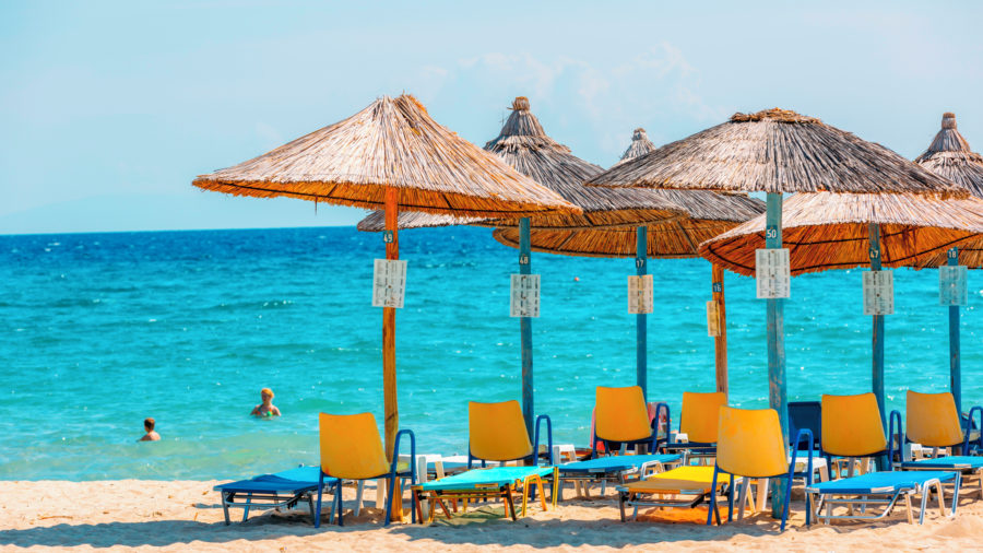 Nea Moudania plaža s aktivnostima i vodenim sportovima