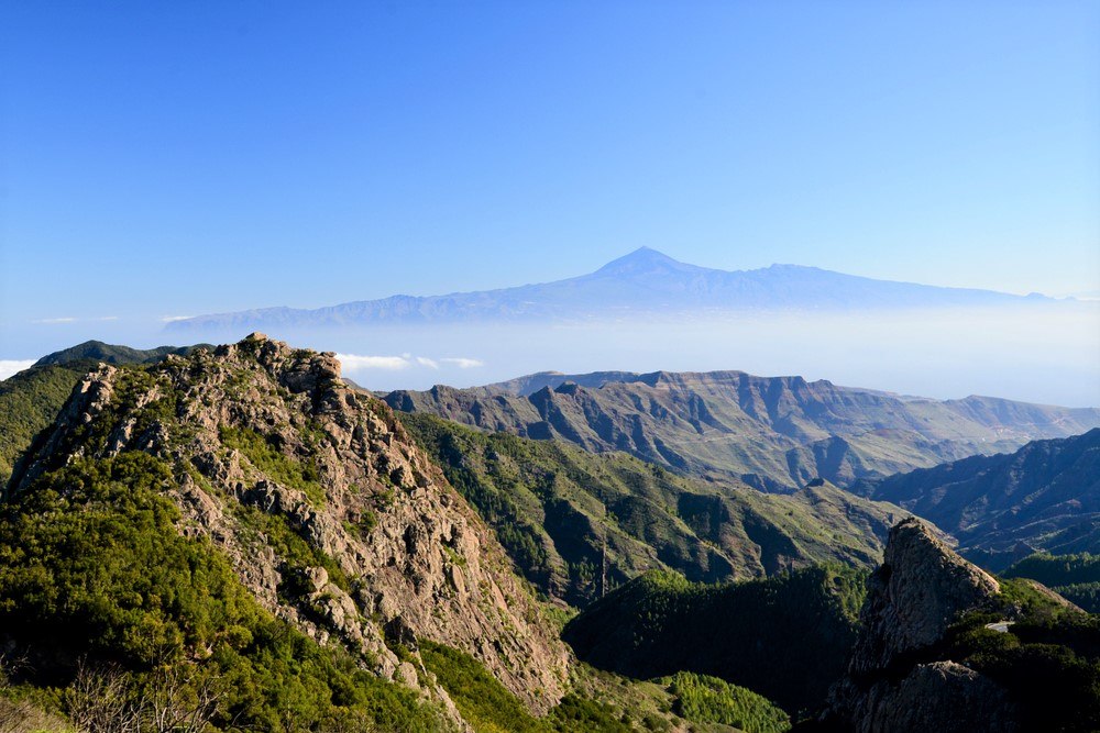 La Gomera s prirodnim krajolikom, planinama i zelenim okolišem