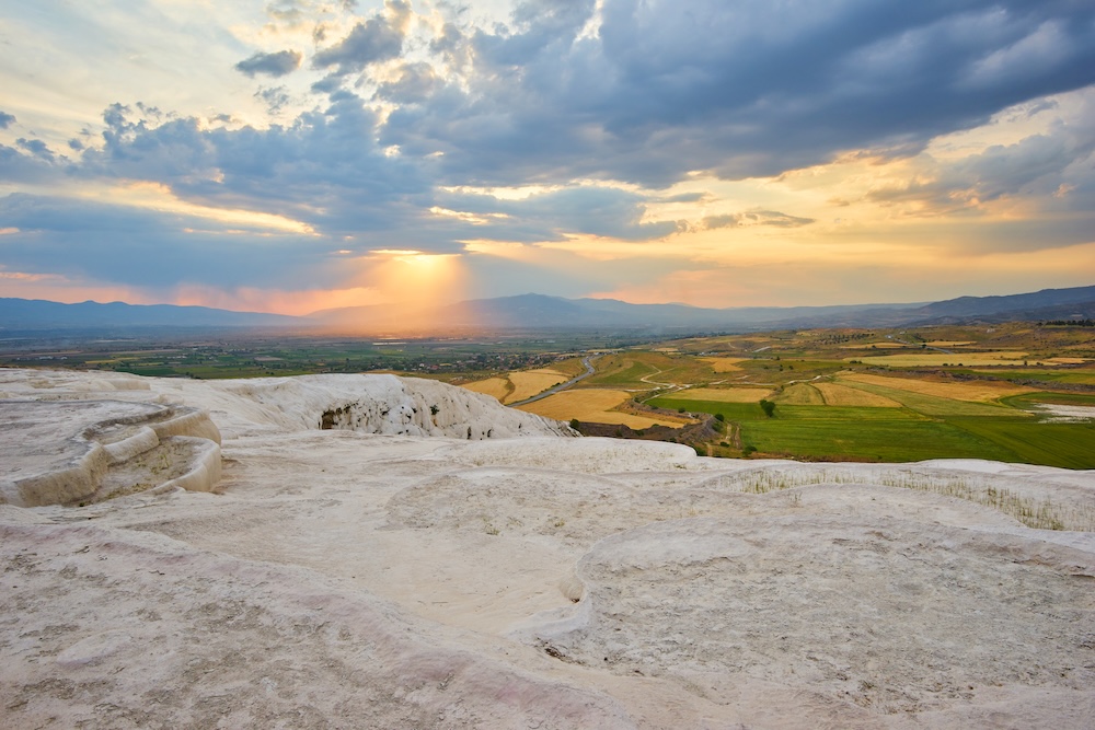 Pamukkale u Turskoj – bijele terase i termalni izvori, top izlet s rivijere