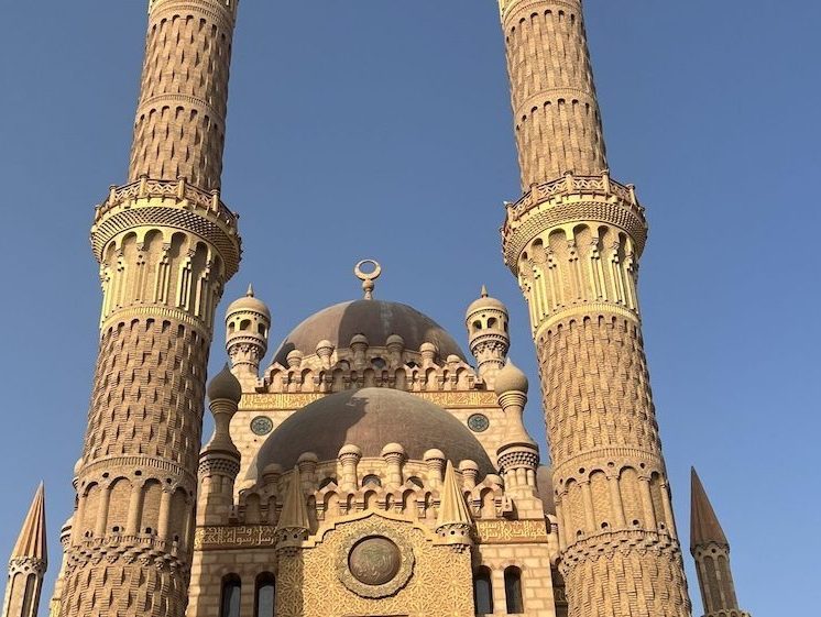 Sahaba džamija u Sharm El Sheikhu – moderna islamska arhitektura
