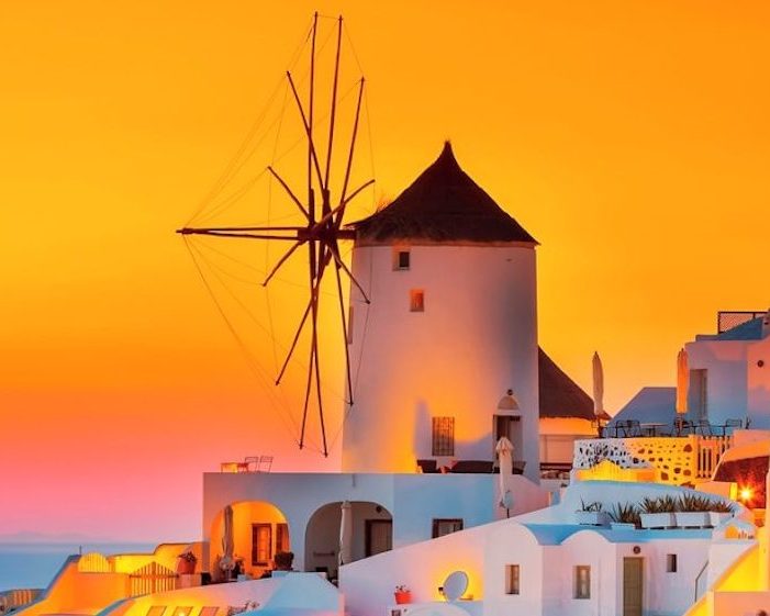 Oia Santorini bijele kuće i plave kupole