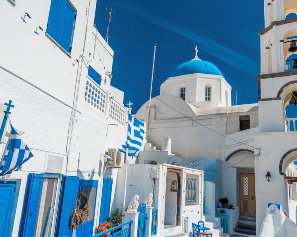 Pyrgos Santorini bijele kaldrmirane ulice