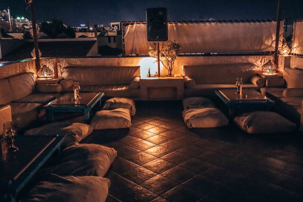 Sharm el Sheikh noćni život: Camel Bar i atmosfera za večernji izlazak