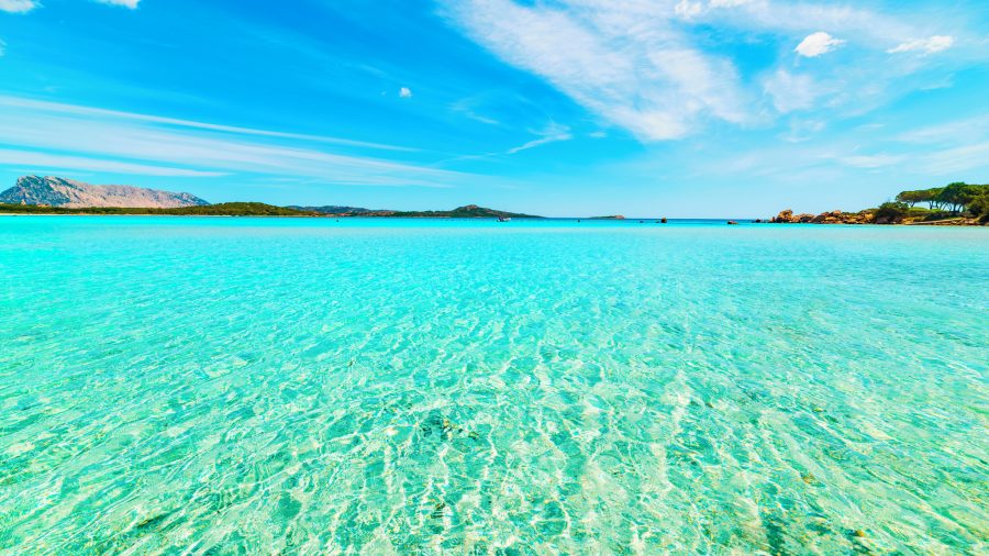 Spiaggia Lu Impostu – obiteljska plaža s finim pijeskom na Sardiniji