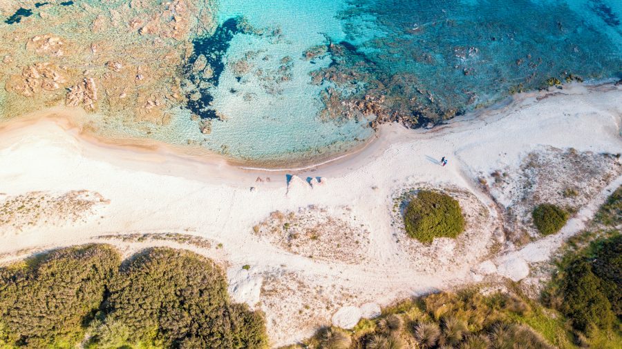 Spiaggia Pittulongu na Sardiniji – duga plaža s plitkim morem