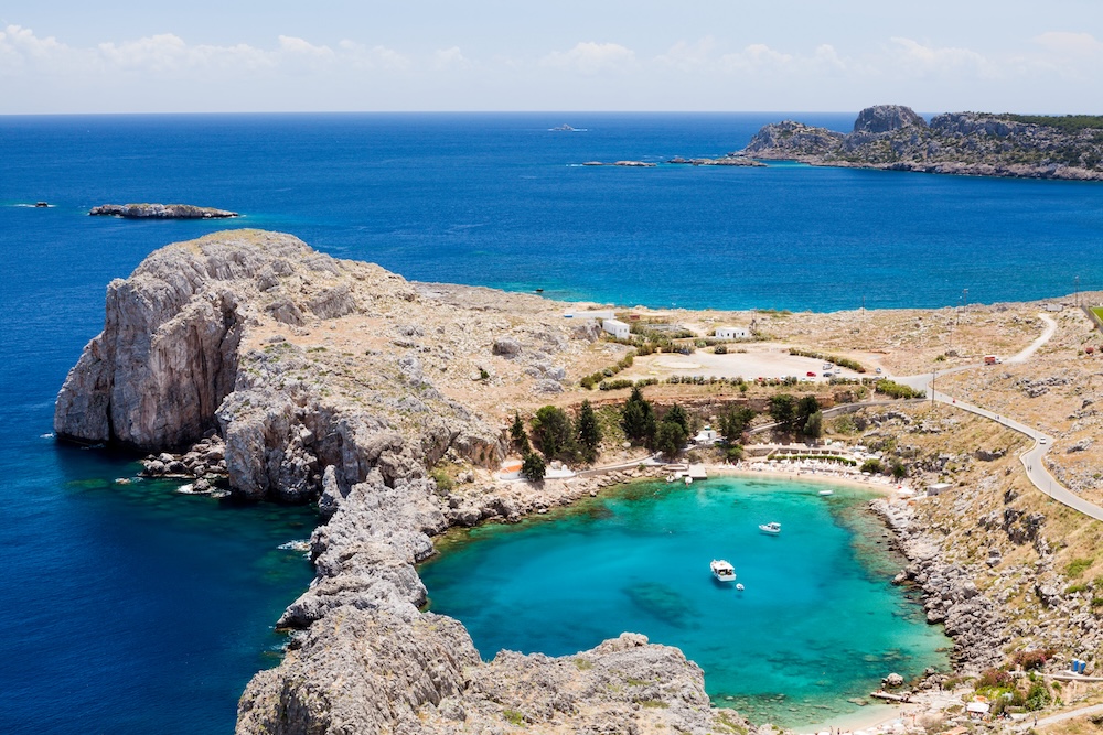 St. Paul’s Bay na Rodosu – kružna uvala s iznimno bistrom vodom kod Lindosa