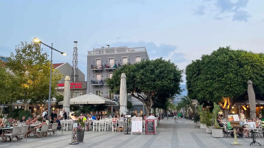 Argostoli na Kefaloniji – glavni grad i obalna šetnica