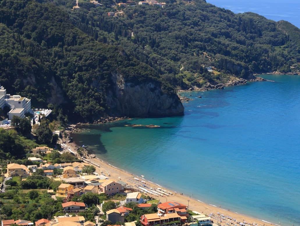 Agios Georgios, Krf - široka pješčana uvala za mirno kupanje