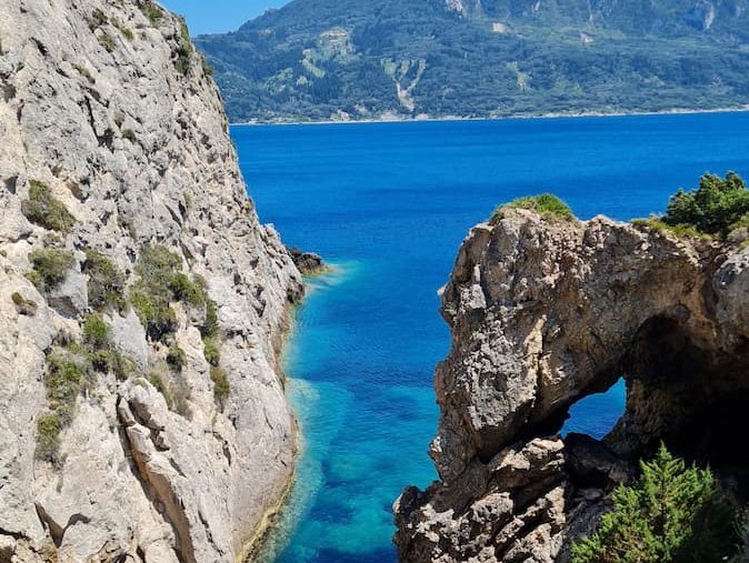 Plaža Porto Timoni na Krfu - idealna za snorklanje i romantične izlete