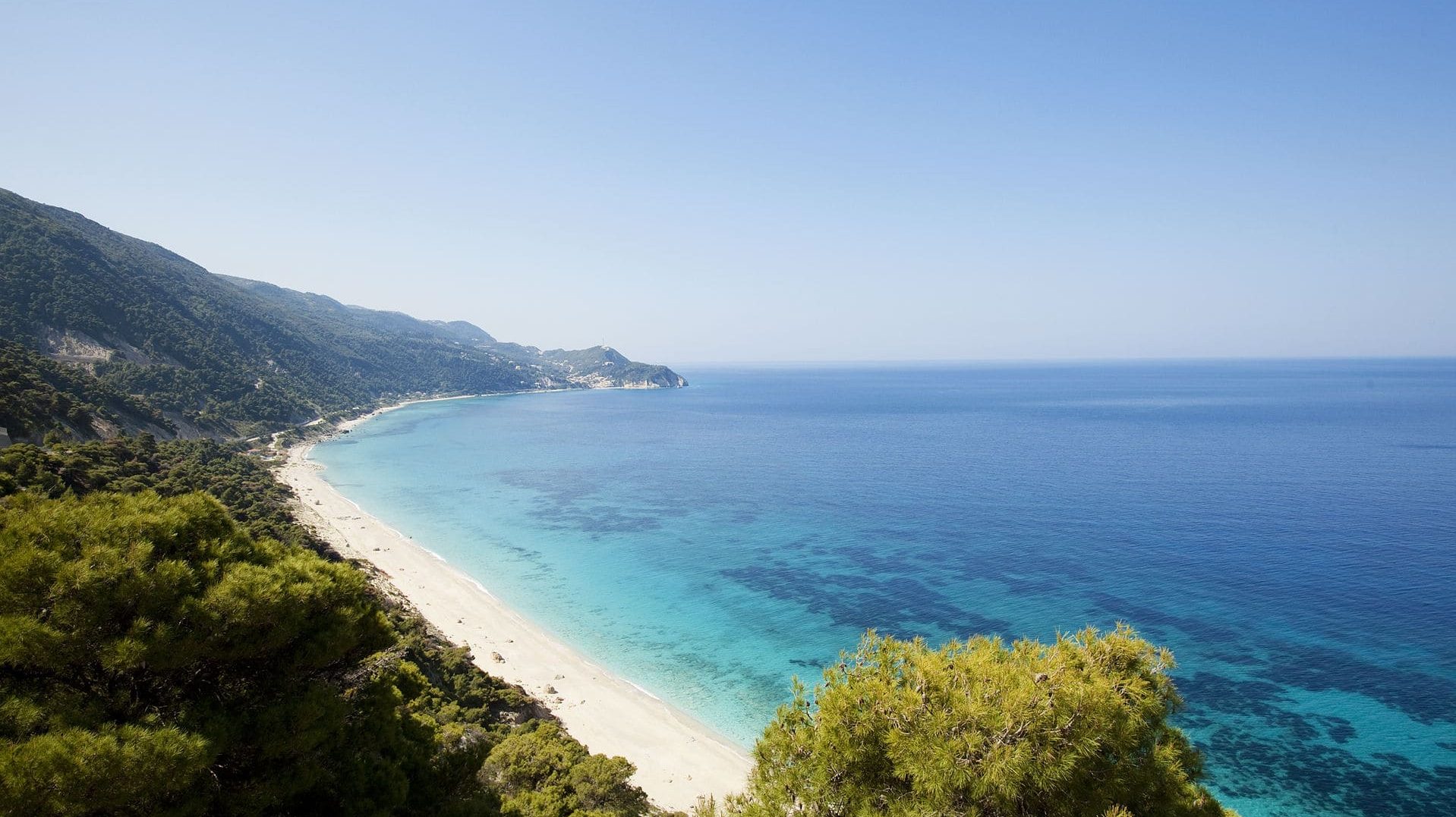 Tirkizne plaže Lefkade okružene bijelim stijenama
