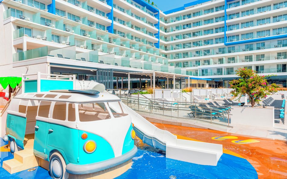 L’Azure hotel Lloret de Mar obiteljski hotel modernog dizajna s bazenima