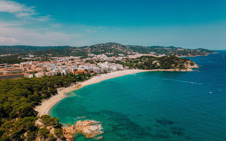 Plaža Fenals u Lloret de Maru mirna uvala savršena za obitelji na odmoru na Costa Bravi