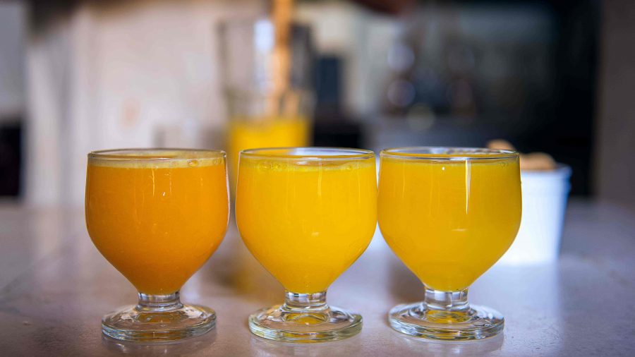 Tradicionalno piće poncha na Madeiri posluženo u čašama