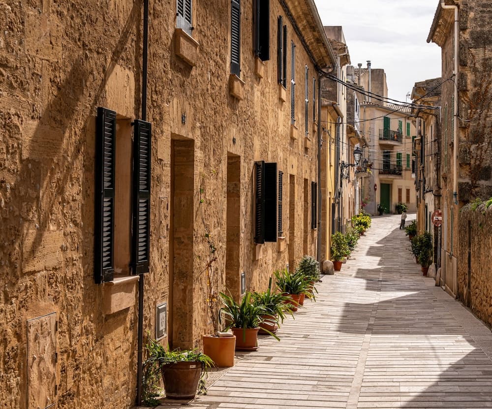 Alcúdia na Mallorci – duga pješčana plaža s blagim ulazom u more, idealna za djecu