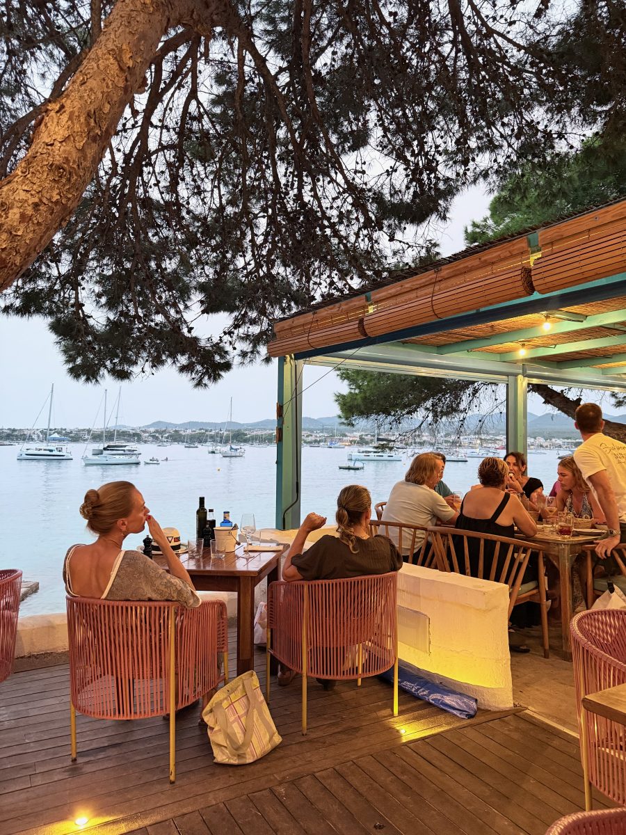 Portocolom Mallorca – restoran uz luku i večernji ambijent