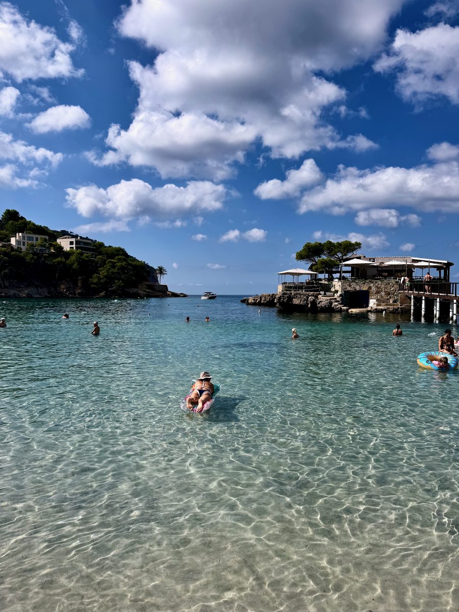 Camp de Mar na Mallorci – obala i pogled na more