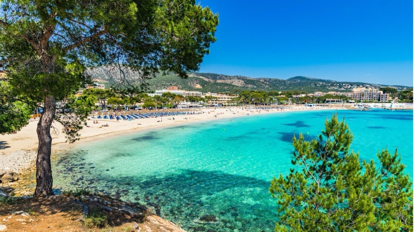 Tirkizna plaža na Mallorci i kristalno čisto more