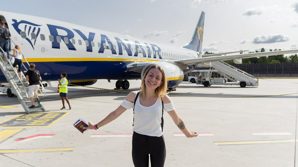 Zrakoplov slijeće u Tiranu – direktni letovi za Albaniju