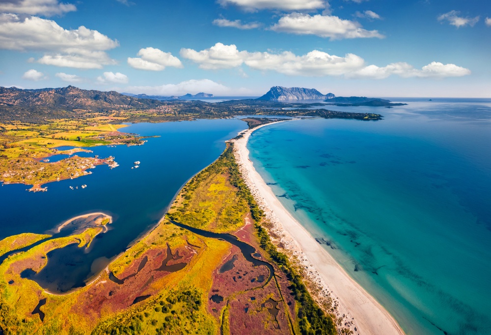 La Maddalena arhipelag s tirkiznim morem